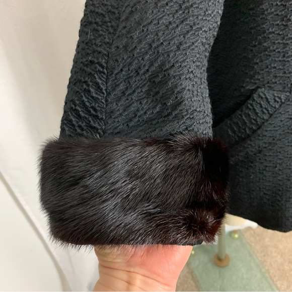 Vintage black coat with fur cuffs - Picture 3 of 14